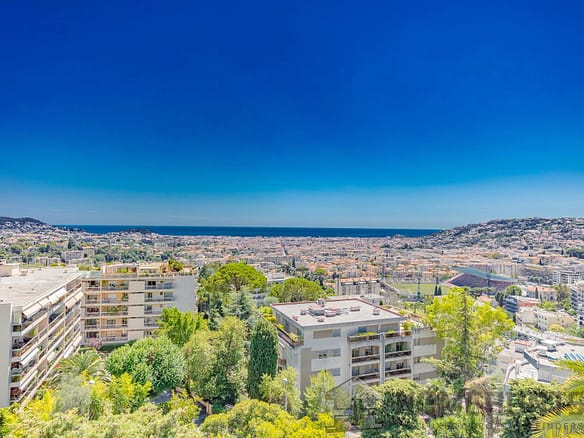 3 Bedroom Apartment in Nice 20