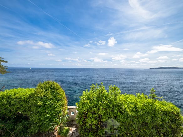 8 Bedroom Villa/House in Cap D Ail 14