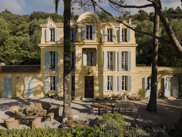 8 Bedroom Villa/House in Grasse 26
