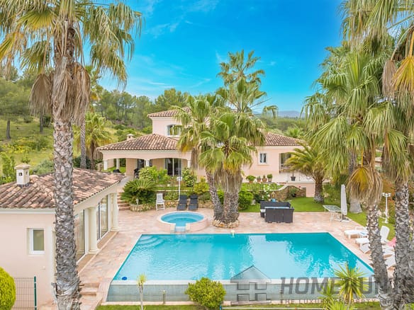 5 Bedroom Villa/House in St Raphael 4