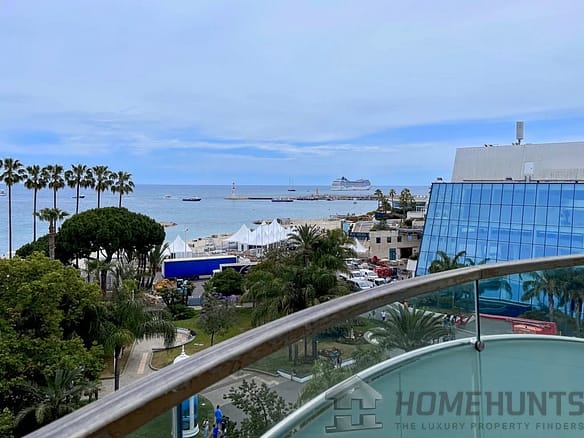 3 Bedroom Apartment in Cannes 6