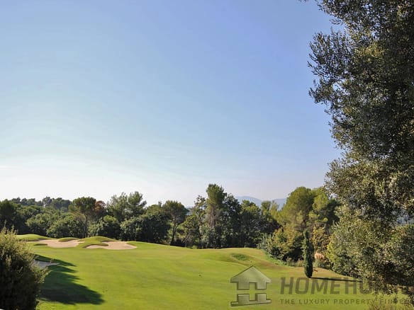 Land in Mougins 18