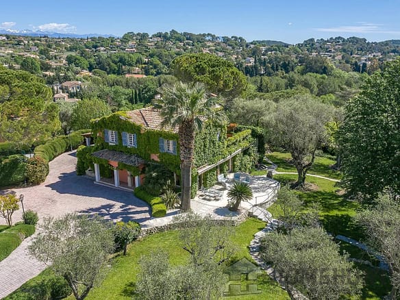 5 Bedroom Villa/House in Mougins 32