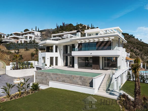 6 Bedroom Villa/House in Benahavís 2