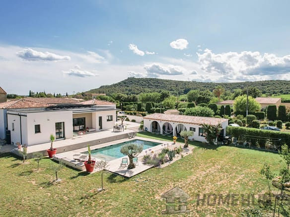 5 Bedroom Villa/House in Uzes 8