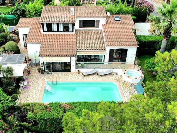 6 Bedroom Villa/House in Bormes Les Mimosas 30