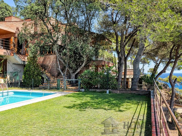 8 Bedroom Villa/House in Blanes 3