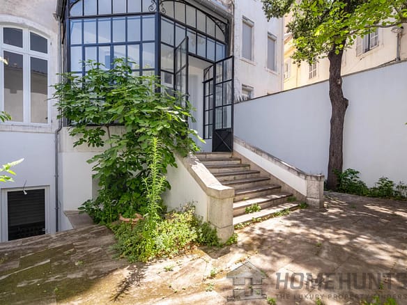 5 Bedroom Apartment in Marseille 2