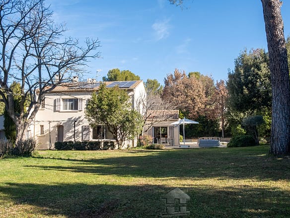 6 Bedroom Villa/House in Aix En Provence 10