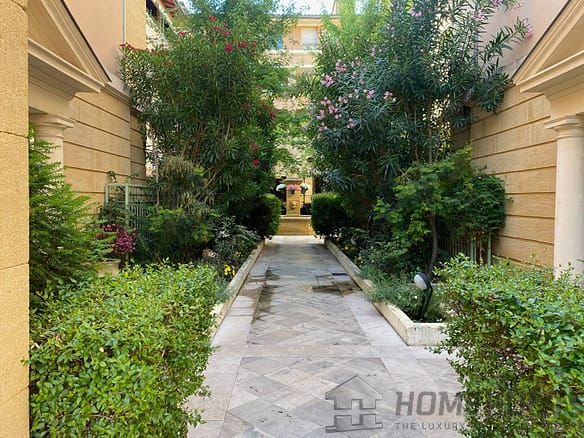 2 Bedroom Apartment in Aix En Provence 2