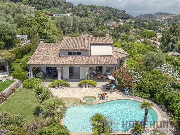 6 Bedroom Villa/House in Biot 32