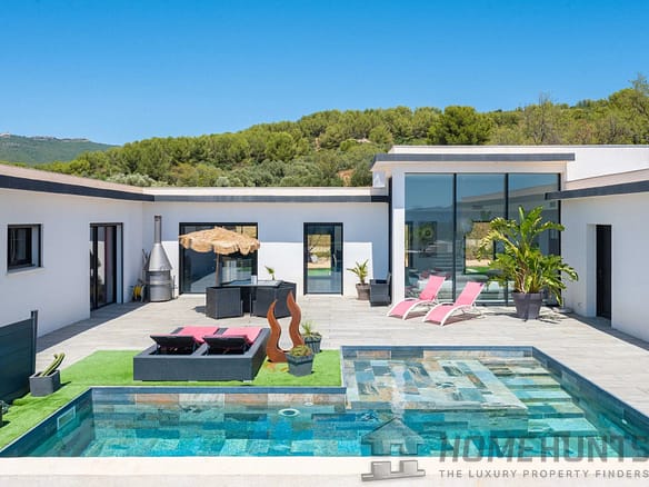 4 Bedroom Villa/House in Marseille 6