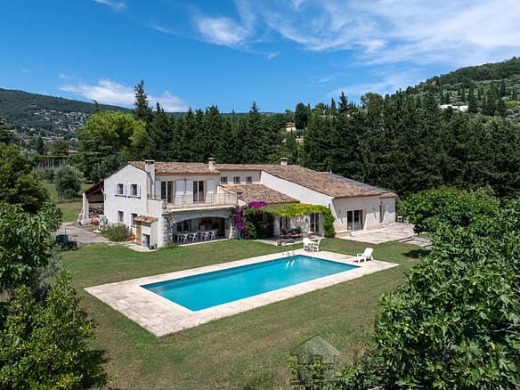 6 Bedroom Villa/House in Grasse 16