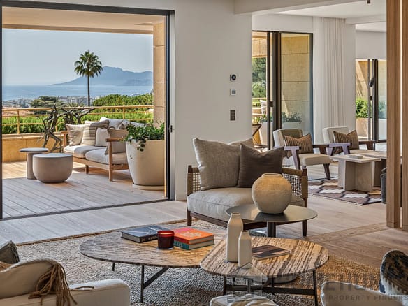 3 Bedroom Apartment in Cannes 36
