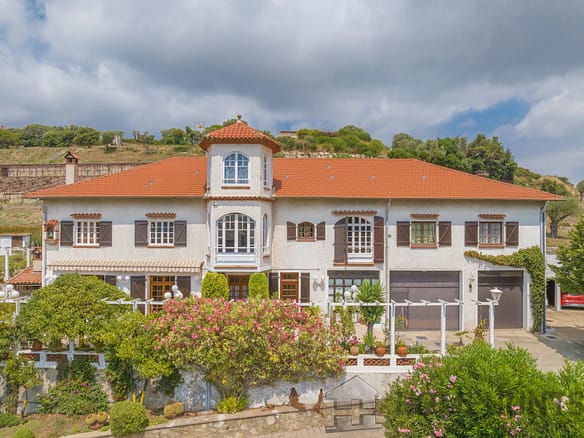 10 Bedroom Villa/House in Antibes 34