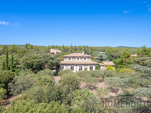 3 Bedroom Villa/House in Cabrieres D Avignon 26