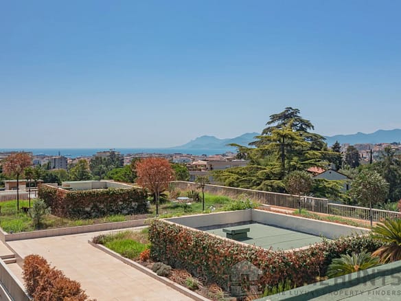 4 Bedroom Apartment in Cannes 18