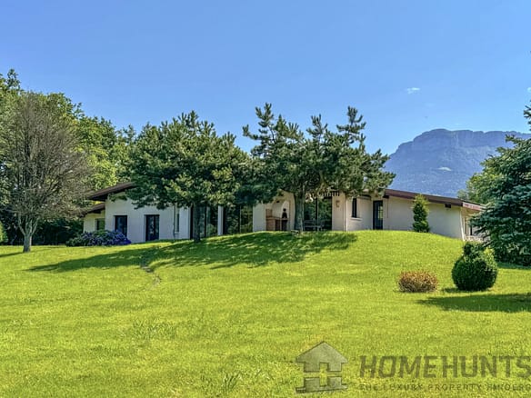 6 Bedroom Villa/House in Annecy Le Vieux 9