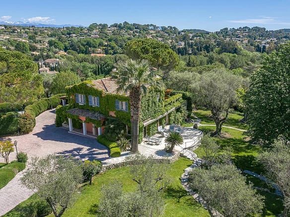 buyers guide to property in mougins