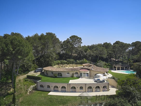 8 Bedroom Villa/House in Mouans Sartoux 16