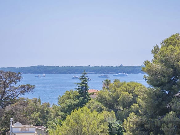 3 Bedroom Apartment in Cannes 24