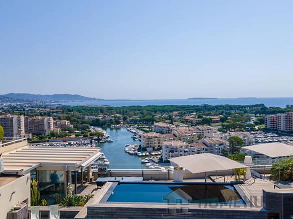 3 Bedroom Apartment in Mandelieu-la-napoule 2