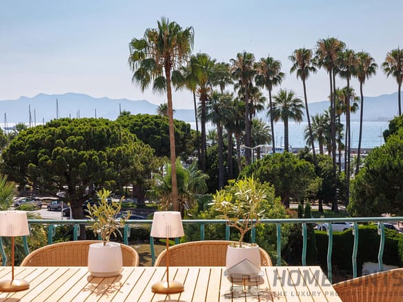 2 Bedroom Apartment in Cannes 16