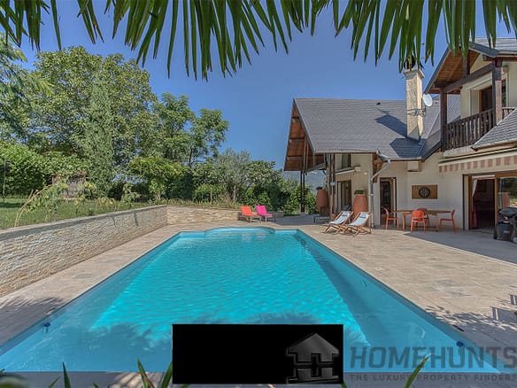 5 Bedroom Villa/House in Chambery 2