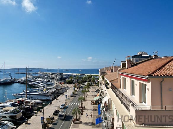 3 Bedroom Apartment in Cannes 32