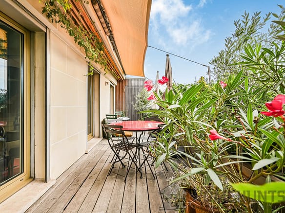 2 Bedroom Apartment in Paris 8th (Golden Triangle - Parc Monceau) 28