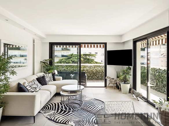 2 Bedroom Apartment in Cannes 10