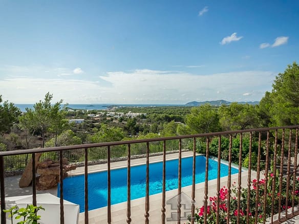5 Bedroom Villa/House in Cala Llenya 2