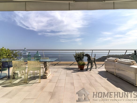 3 Bedroom Apartment in Eze 6