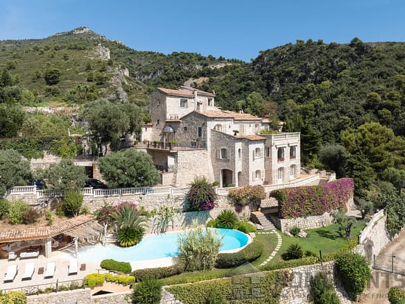 7 Bedroom Villa/House in Eze 32