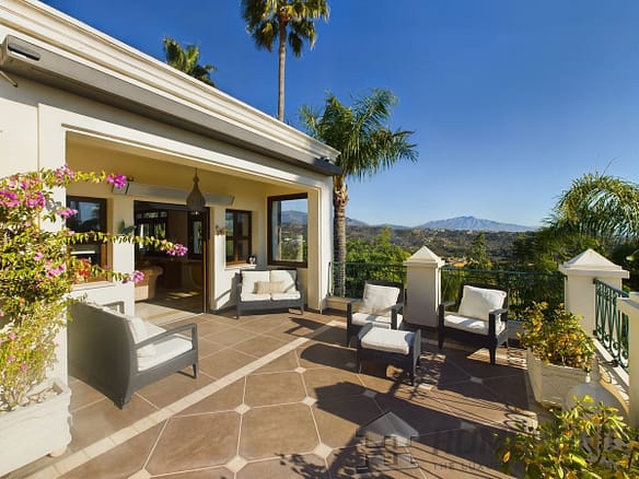 6 Bedroom Villa/House in El Padron 2