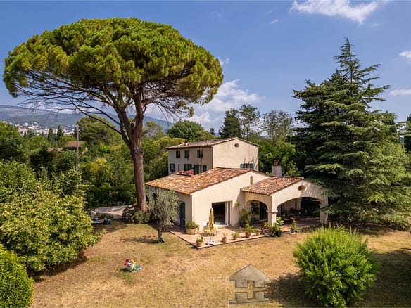 4 Bedroom Villa/House in Grasse 24