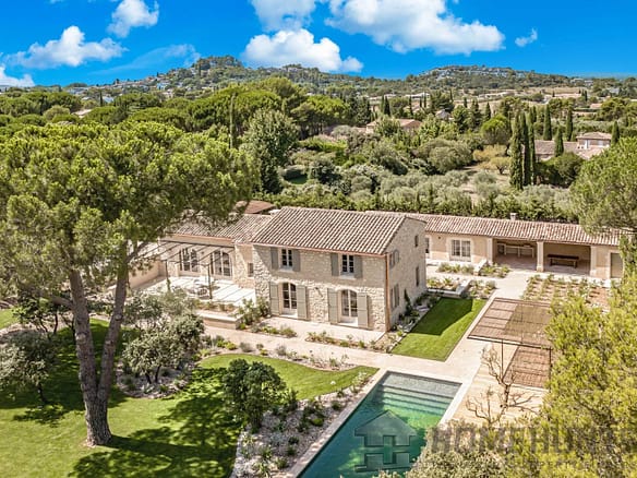 6 Bedroom Villa/House in Eygalieres 18