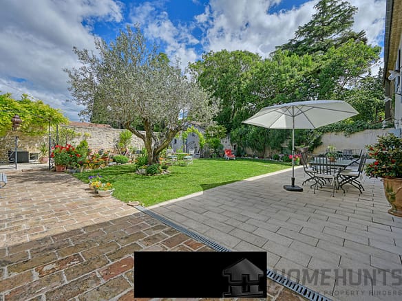 6 Bedroom Villa/House in Aimargues 32