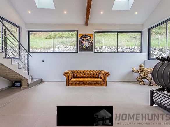 4 Bedroom Villa/House in Talloires 22