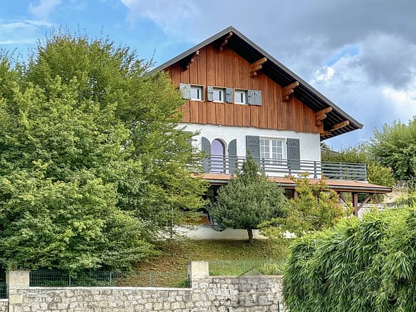 6 Bedroom Villa/House in Albens 8