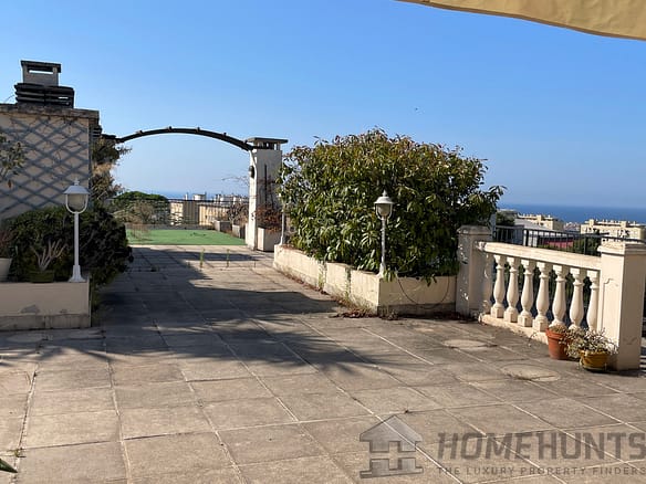 3 Bedroom Apartment in Nice 22