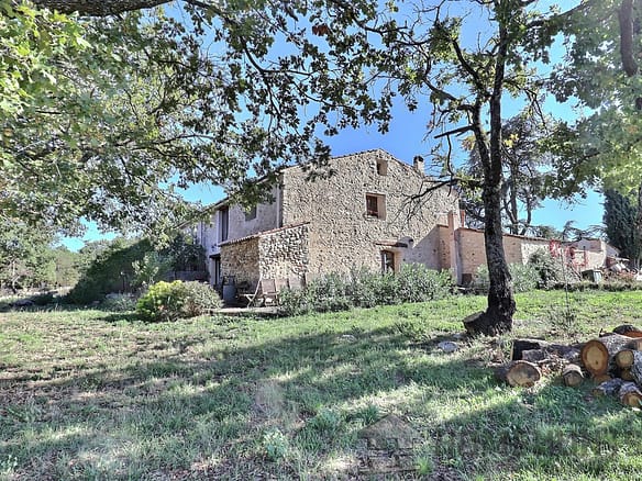 13 Bedroom Hotels/gites in Quinson 30