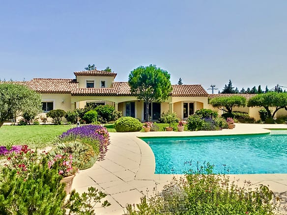 5 Bedroom Villa/House in Rochefort Du Gard 24