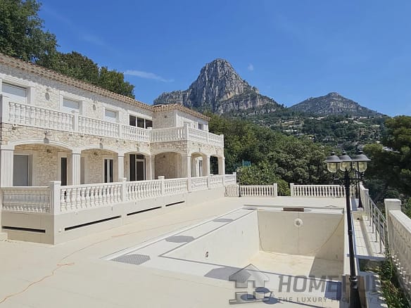 4 Bedroom Villa/House in Vence 2