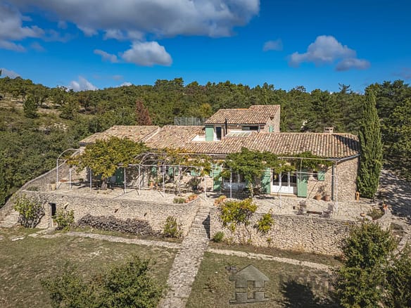 5 Bedroom Villa/House in Murs 6