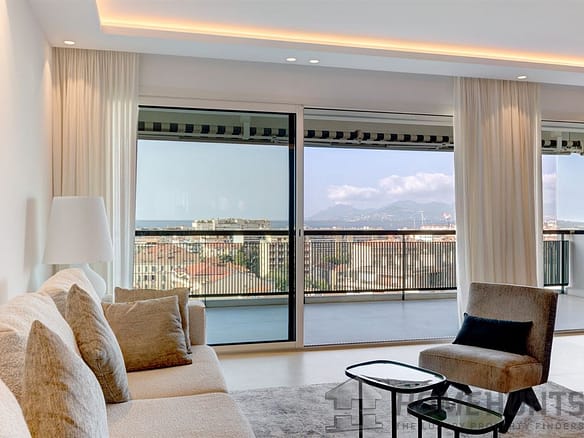 2 Bedroom Apartment in Cannes 30