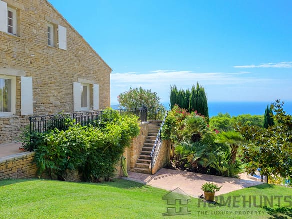 7 Bedroom Villa/House in Ceyreste 10