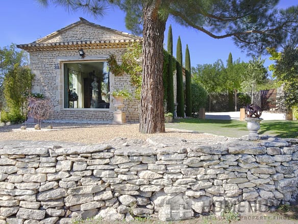 5 Bedroom Villa/House in Gordes 22
