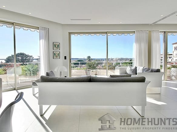3 Bedroom Apartment in Cannes 30