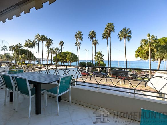 2 Bedroom Apartment in Cannes 16